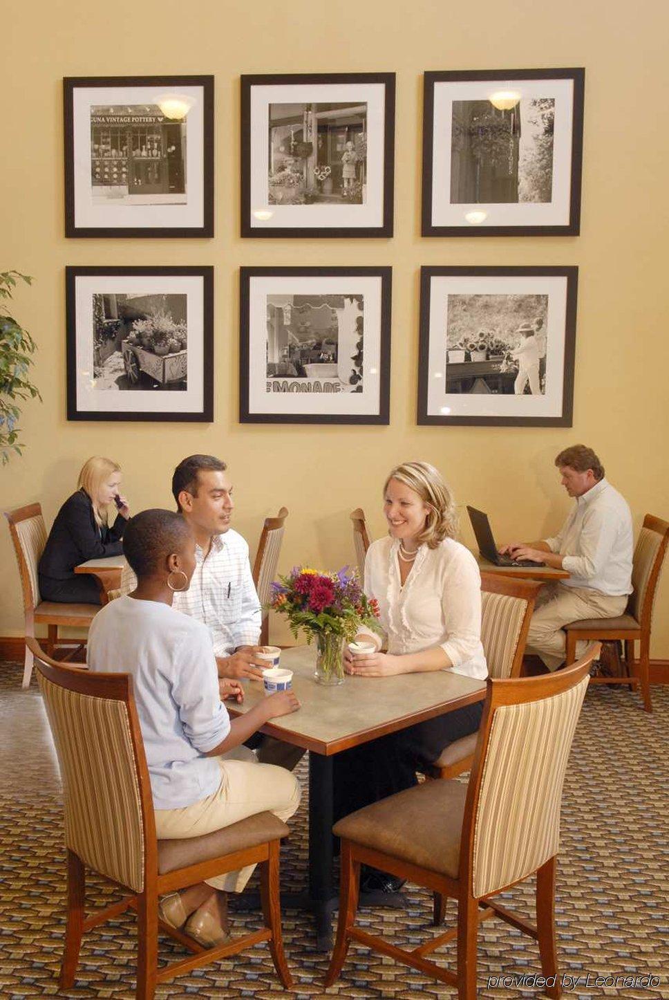 Hampton Inn & Suites Mystic Restoran gambar